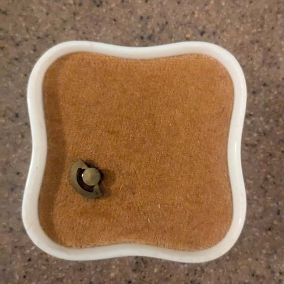 Elvis Presley Ceramic Trinket Music Box - Picture 2 of 5